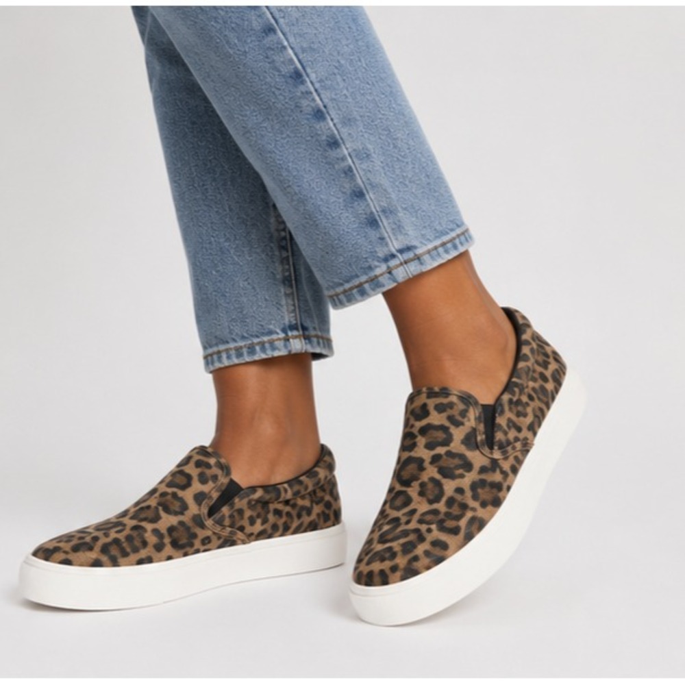 No Boundaries Womens Leopard Twin Gore Canvas Slip On Memory Foam Sneakers 7.5W